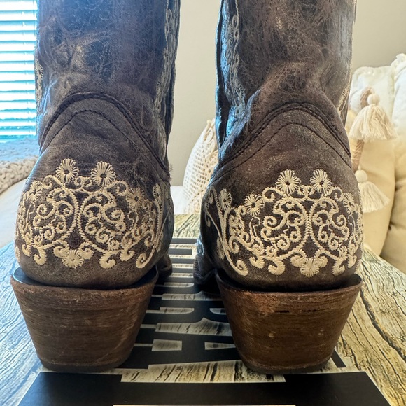 Corral Distressed Brown Embroidered Boots Size 8 - Picture 7 of 10